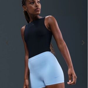 Nike Women's Form Boyshorts size small